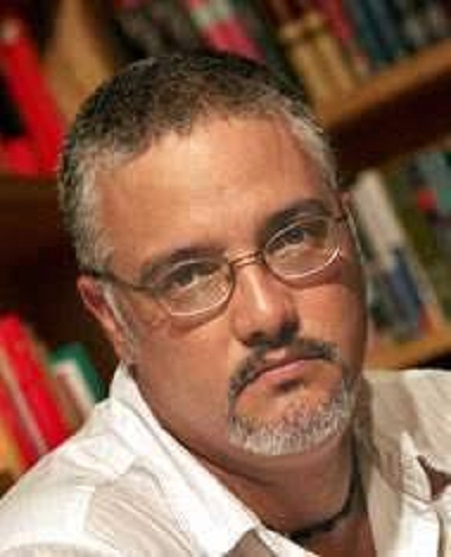 El escritor cubano Enrique Del Risco