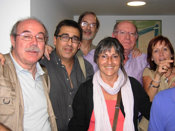 Anna Rossell (centro) con amigos/as poetas del Laberinto de Ariadna
