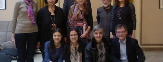 Anna Rossell -primera fila, segunda por la izquierda- con amigos/as en la Primavera Intercultural de Bucarest (abril 2015)